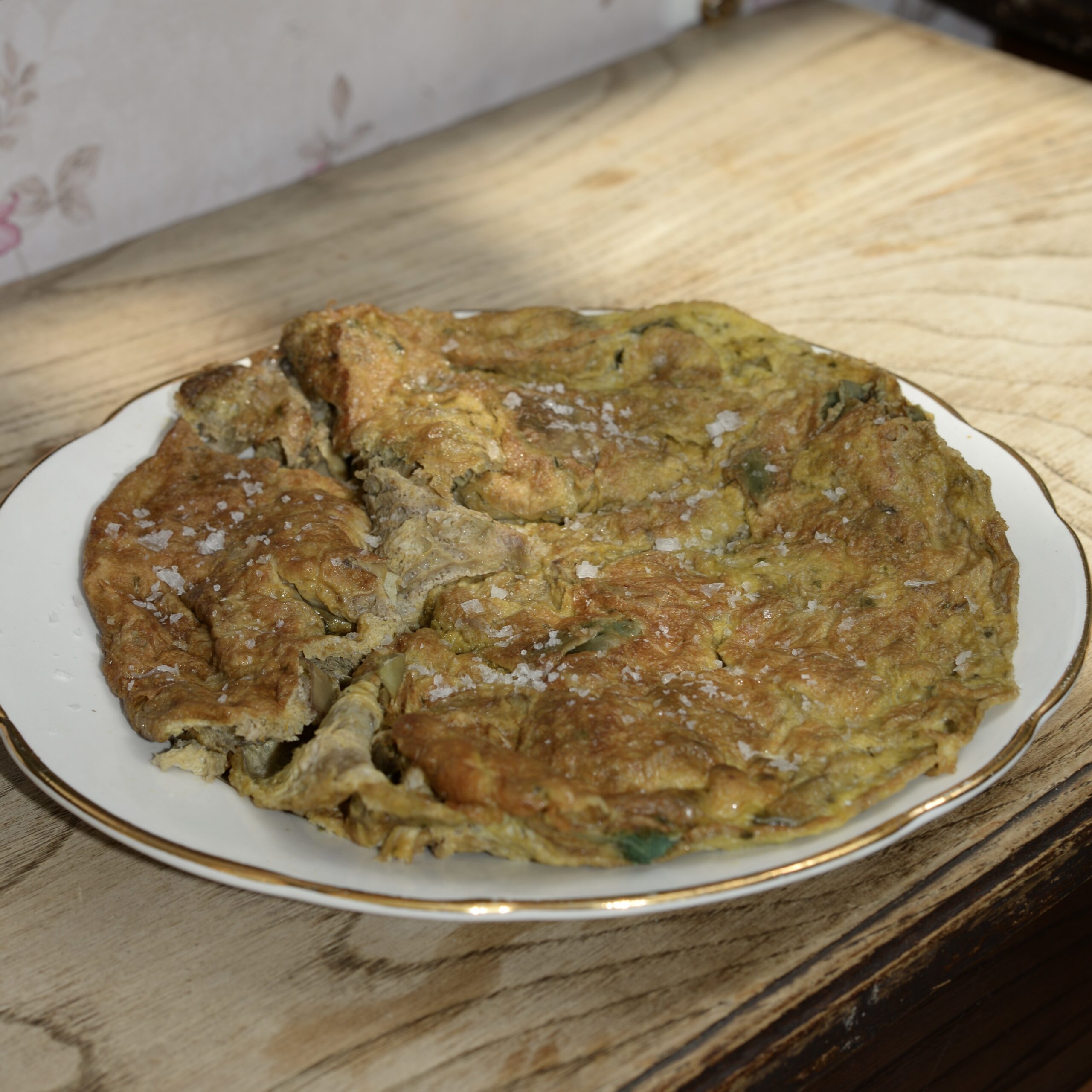 mercato testaccio roma orietta e rolando frittata di carciofi9536 2 scaled