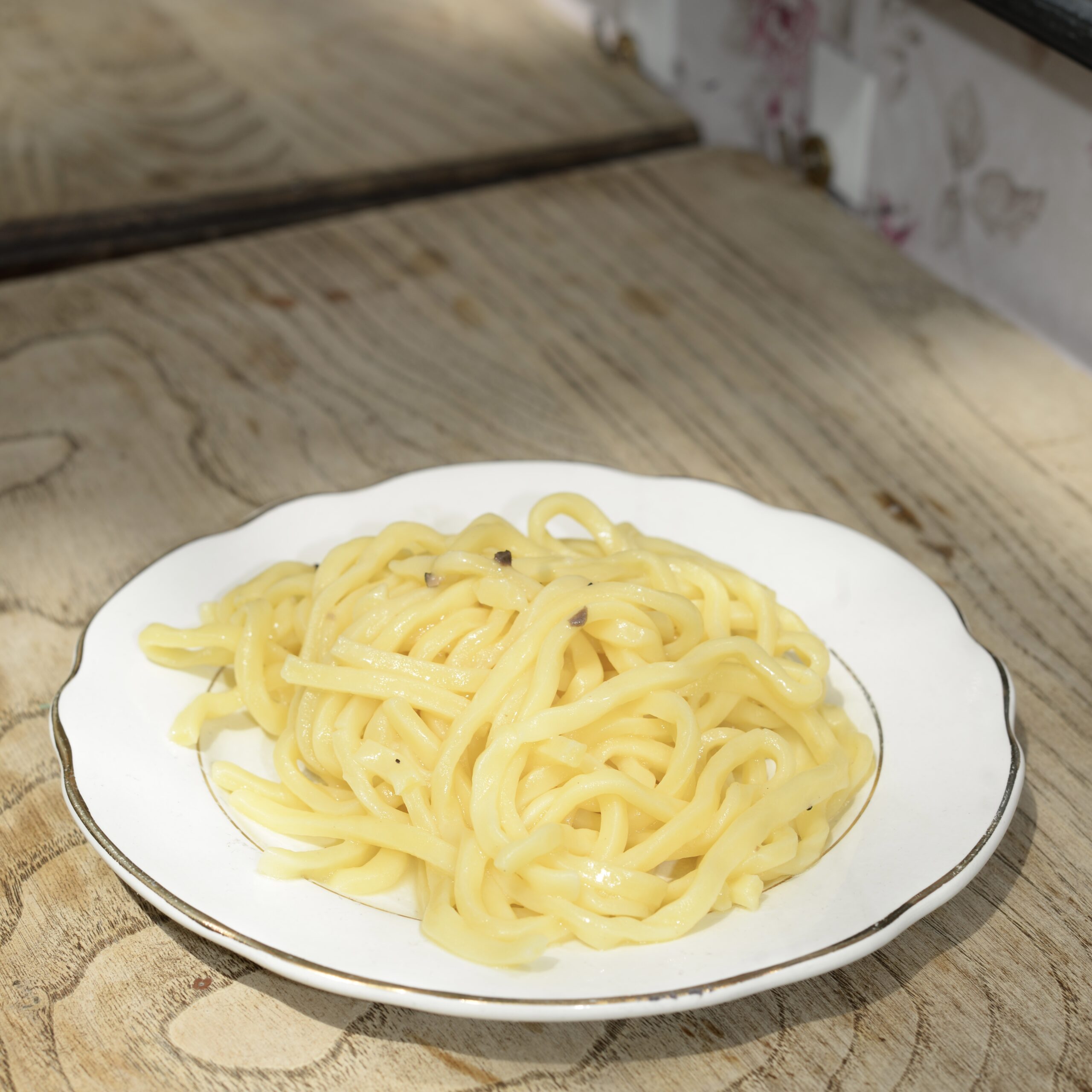 mercato testaccio roma orietta e rolando tonnarello burro al tartufo9629 2 scaled
