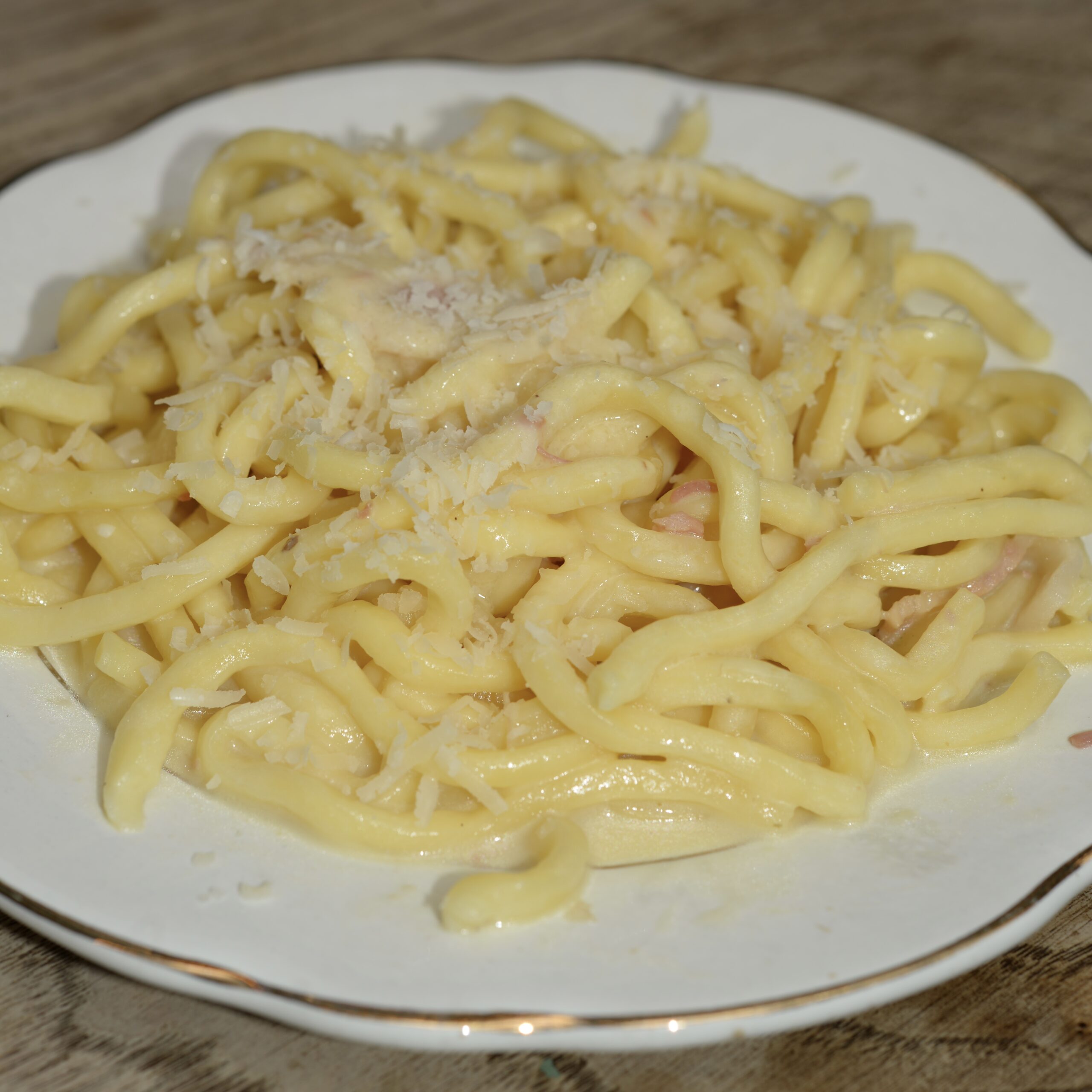 mercato testaccio roma orietta e rolando tonnarello carbonara9565 2 scaled